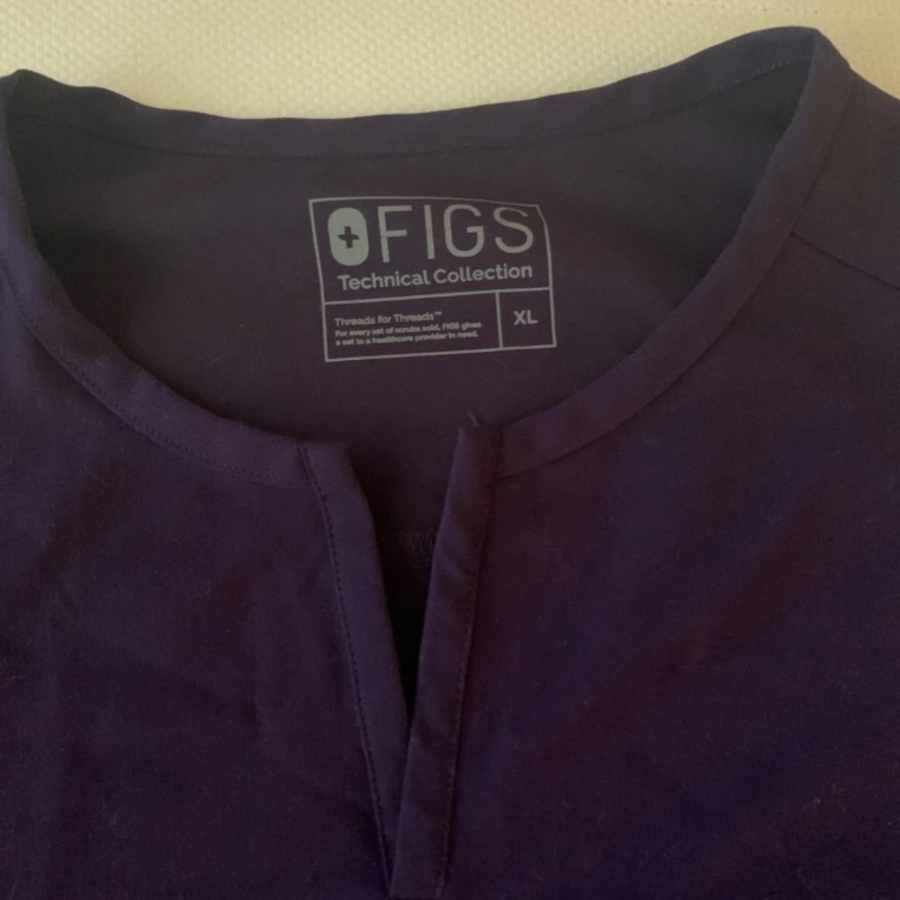 Figs Scrub top size XL PURPLE